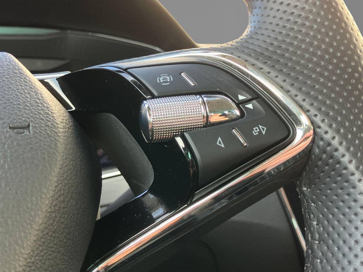 Škoda Superb Skoda Superb Combi 1.4TSI 160kW/218PK iV Business Edition Plus · Navigatie · Apple/Android Car Play · Camera + Parkeersensoren · Garantie t/m 27-03-2028 of 60000km.