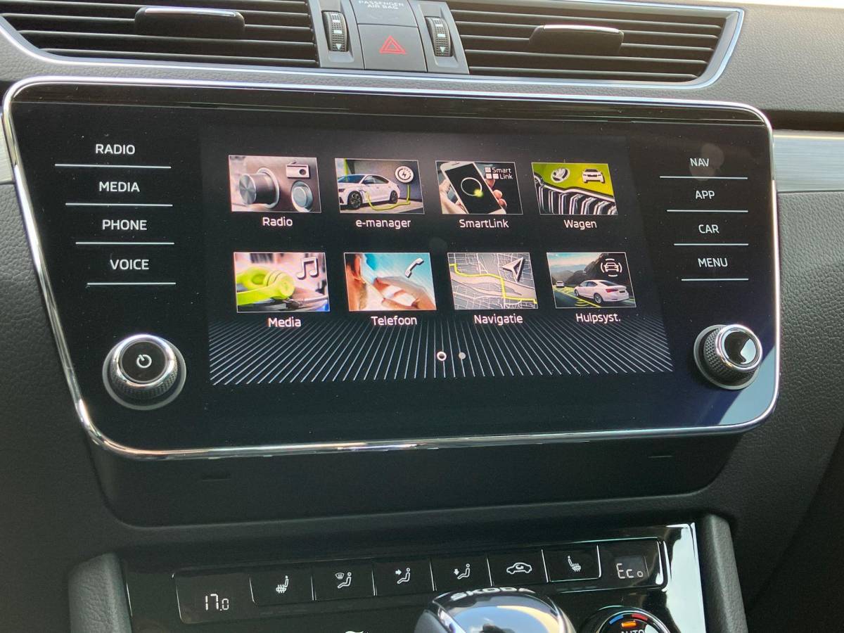 Škoda Superb Skoda Superb Combi 1.4TSI 160kW/218PK iV Business Edition Plus · Navigatie · Apple/Android Car Play · Camera + Parkeersensoren · Garantie t/m 27-03-2028 of 60000km.