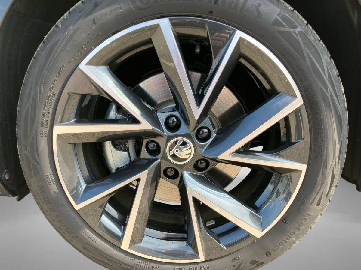 Škoda Superb Skoda Superb Combi 1.4TSI 160kW/218PK iV Business Edition Plus · Navigatie · Apple/Android Car Play · Camera + Parkeersensoren · Garantie t/m 27-03-2028 of 60000km.