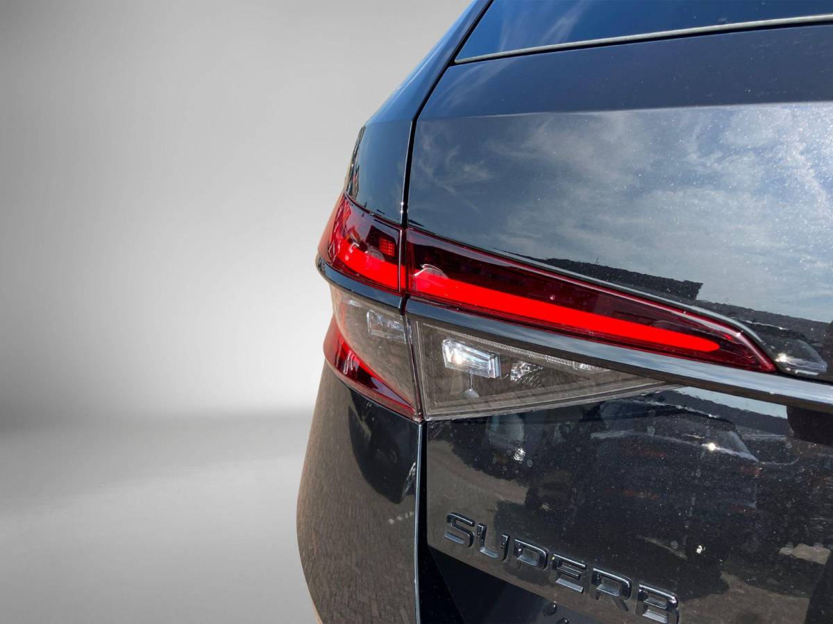 Škoda Superb Skoda Superb Combi 1.4TSI 160kW/218PK iV Business Edition Plus · Navigatie · Apple/Android Car Play · Camera + Parkeersensoren · Garantie t/m 27-03-2028 of 60000km.