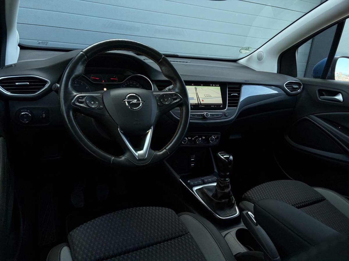 Opel Crossland X Opel Crossland X 1.2 Turbo Innovation ✓1e Eigenaar✓Dealer Onderhouden✓360° Camera✓Carplay✓Navi✓6 Bak✓110pk✓Keylss✓Halfleder✓Pdc V+A✓Lm velgen✓N.A.P✓Rijstrooksensor✓Dodehoeksensor✓Apk tot 09-2028