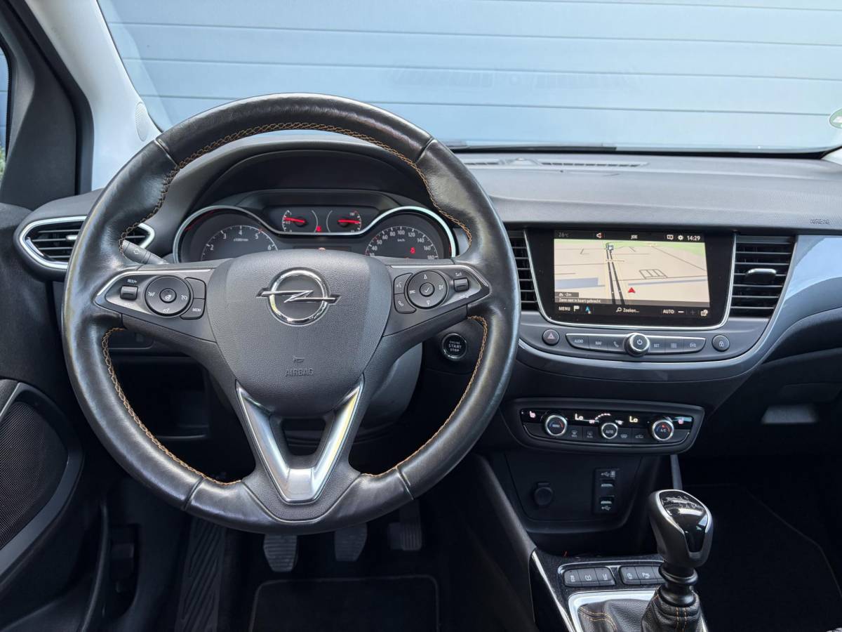 Opel Crossland X Opel Crossland X 1.2 Turbo Innovation ✓1e Eigenaar✓Dealer Onderhouden✓360° Camera✓Carplay✓Navi✓6 Bak✓110pk✓Keylss✓Halfleder✓Pdc V+A✓Lm velgen✓N.A.P✓Rijstrooksensor✓Dodehoeksensor✓Apk tot 09-2028