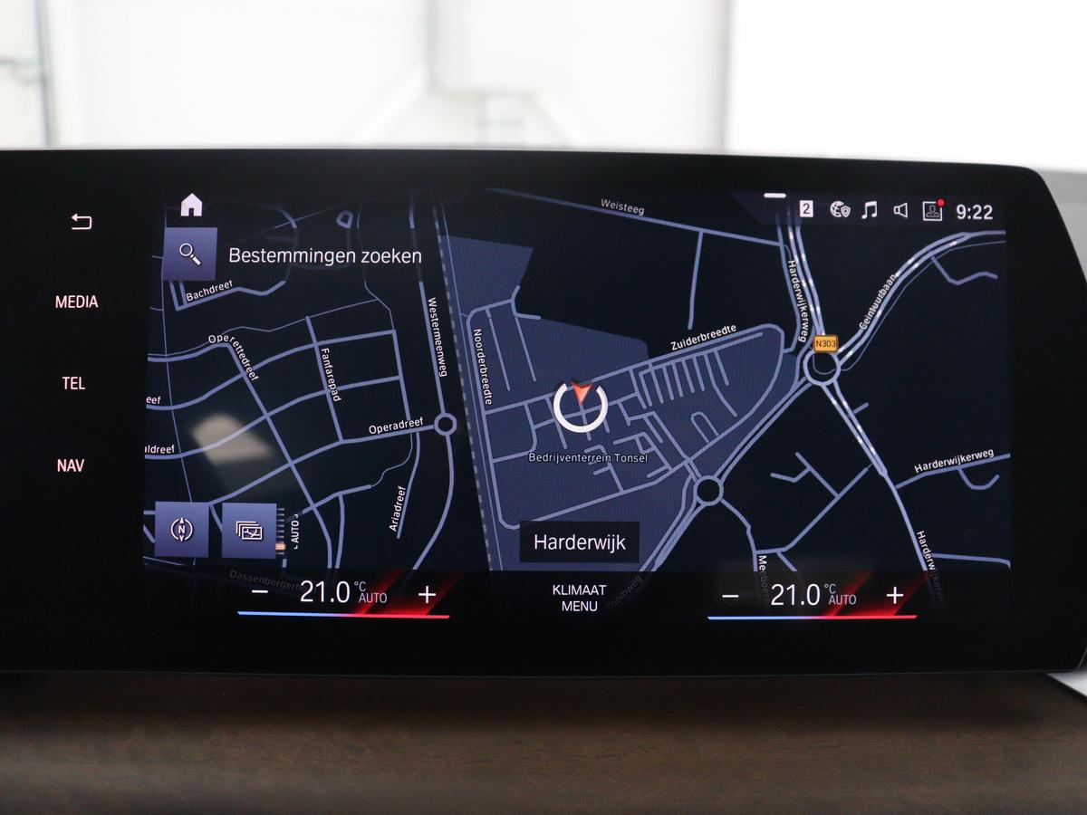 BMW 2 Serie BMW 2-serie Active Tourer 220i | Leder | Cruise control | Navigatie | Carplay | Sfeerverlichting | Virtueel dashboard | Camera | Park assist | Trekhaak