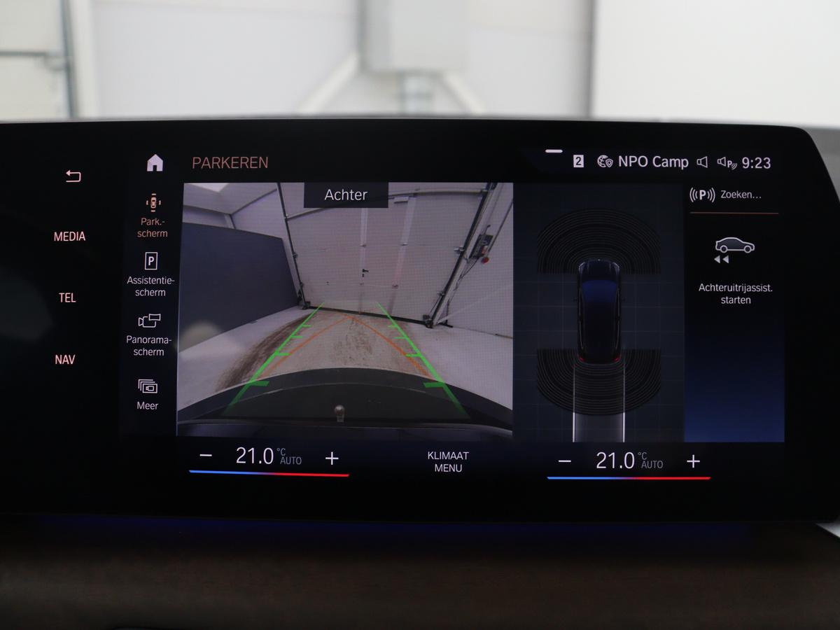 BMW 2 Serie BMW 2-serie Active Tourer 220i | Leder | Cruise control | Navigatie | Carplay | Sfeerverlichting | Virtueel dashboard | Camera | Park assist | Trekhaak