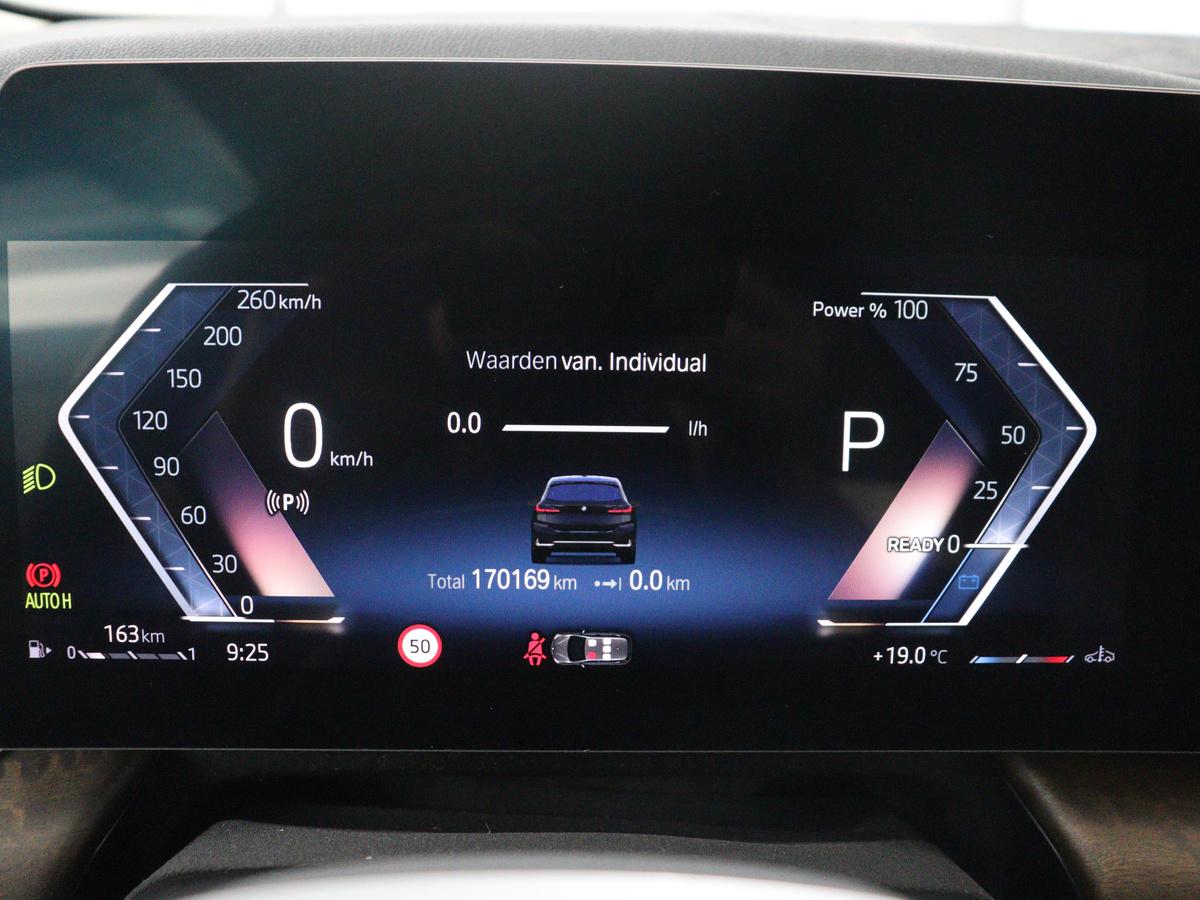 BMW 2 Serie BMW 2-serie Active Tourer 220i | Leder | Cruise control | Navigatie | Carplay | Sfeerverlichting | Virtueel dashboard | Camera | Park assist | Trekhaak