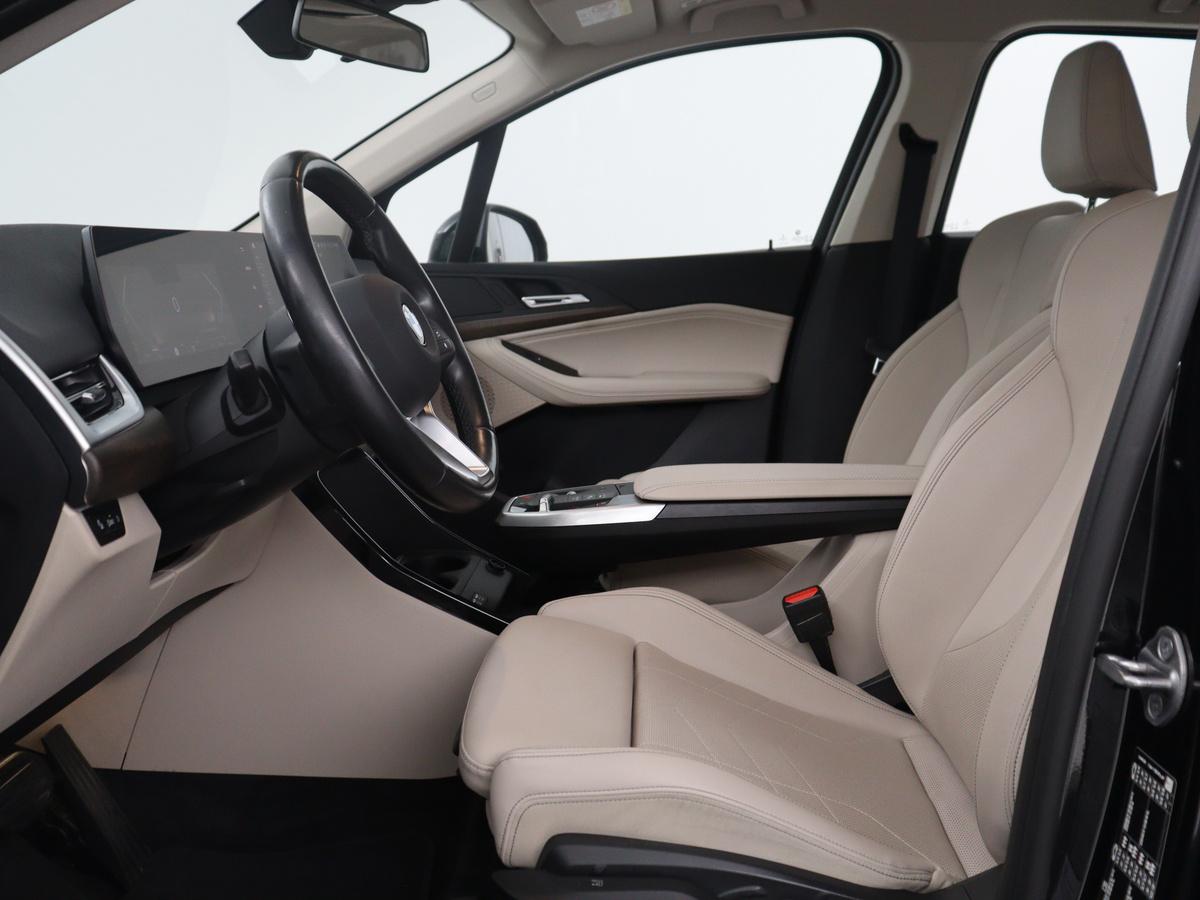 BMW 2 Serie BMW 2-serie Active Tourer 220i | Leder | Cruise control | Navigatie | Carplay | Sfeerverlichting | Virtueel dashboard | Camera | Park assist | Trekhaak