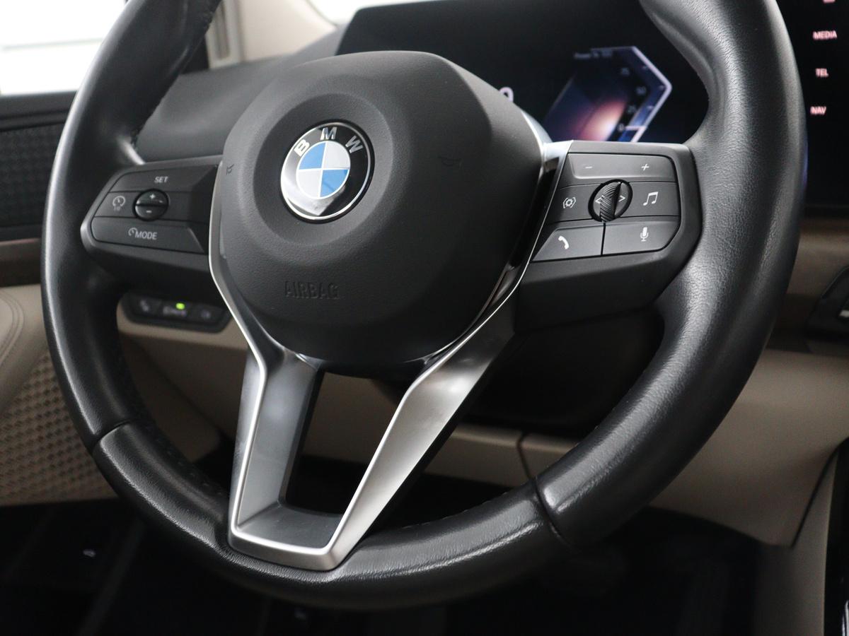 BMW 2 Serie BMW 2-serie Active Tourer 220i | Leder | Cruise control | Navigatie | Carplay | Sfeerverlichting | Virtueel dashboard | Camera | Park assist | Trekhaak