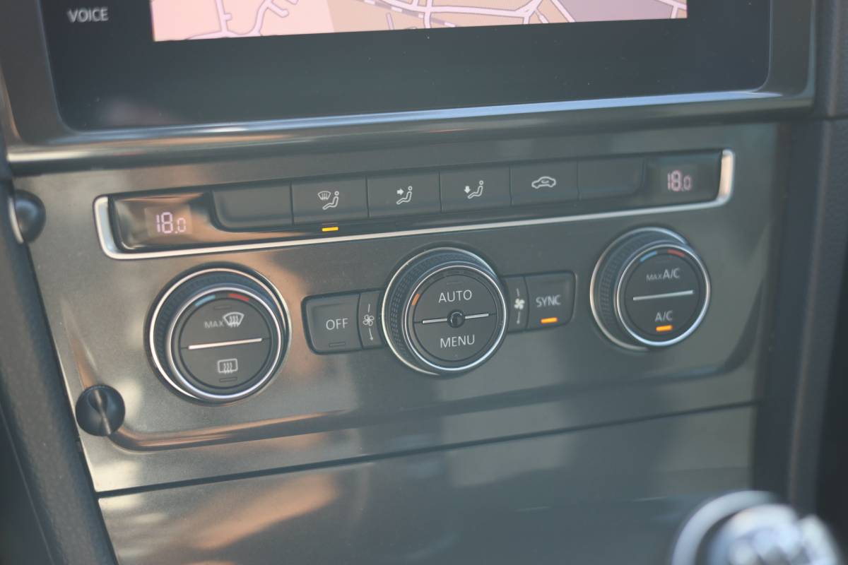 Volkswagen Golf Volkswagen Golf 1.0 TSI COMFORTLINE | NAVI | CARPLAY | CAMERA