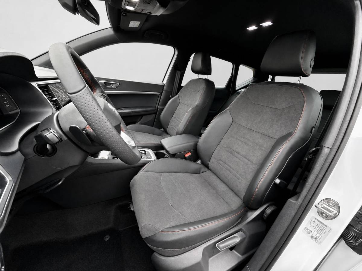 SEAT Ateca SEAT Ateca FR Business Intense 1.5 TSI 110 kW / 150 PK SUV 7 versn. DSG | 19” Lichtmetalen Velgen | 5000,- euro Herwaardering!!