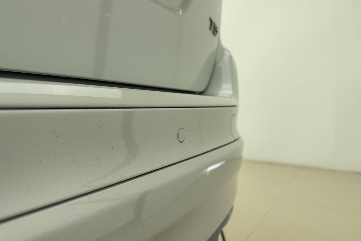 Volvo XC60 Volvo XC60 2.0 T5 FWD Ocean Race 245pk | Panorama dak | Elektrische stoelen | Verwarmde voorruit | Stoelverwarming | Handsfree kofferklep | Camera | Lederen bekleding | Afneembare trekhaak | 1.600kg trekgewicht | NL auto