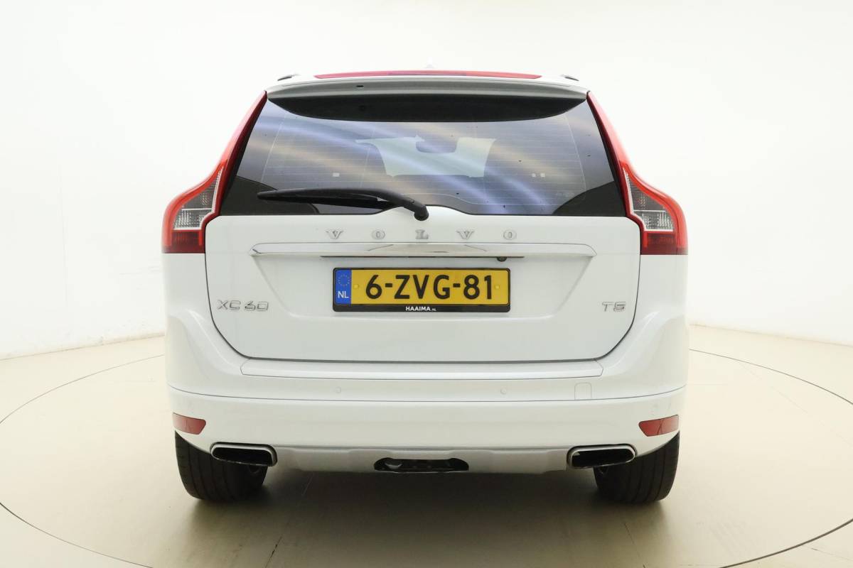 Volvo XC60 Volvo XC60 2.0 T5 FWD Ocean Race 245pk | Panorama dak | Elektrische stoelen | Verwarmde voorruit | Stoelverwarming | Handsfree kofferklep | Camera | Lederen bekleding | Afneembare trekhaak | 1.600kg trekgewicht | NL auto