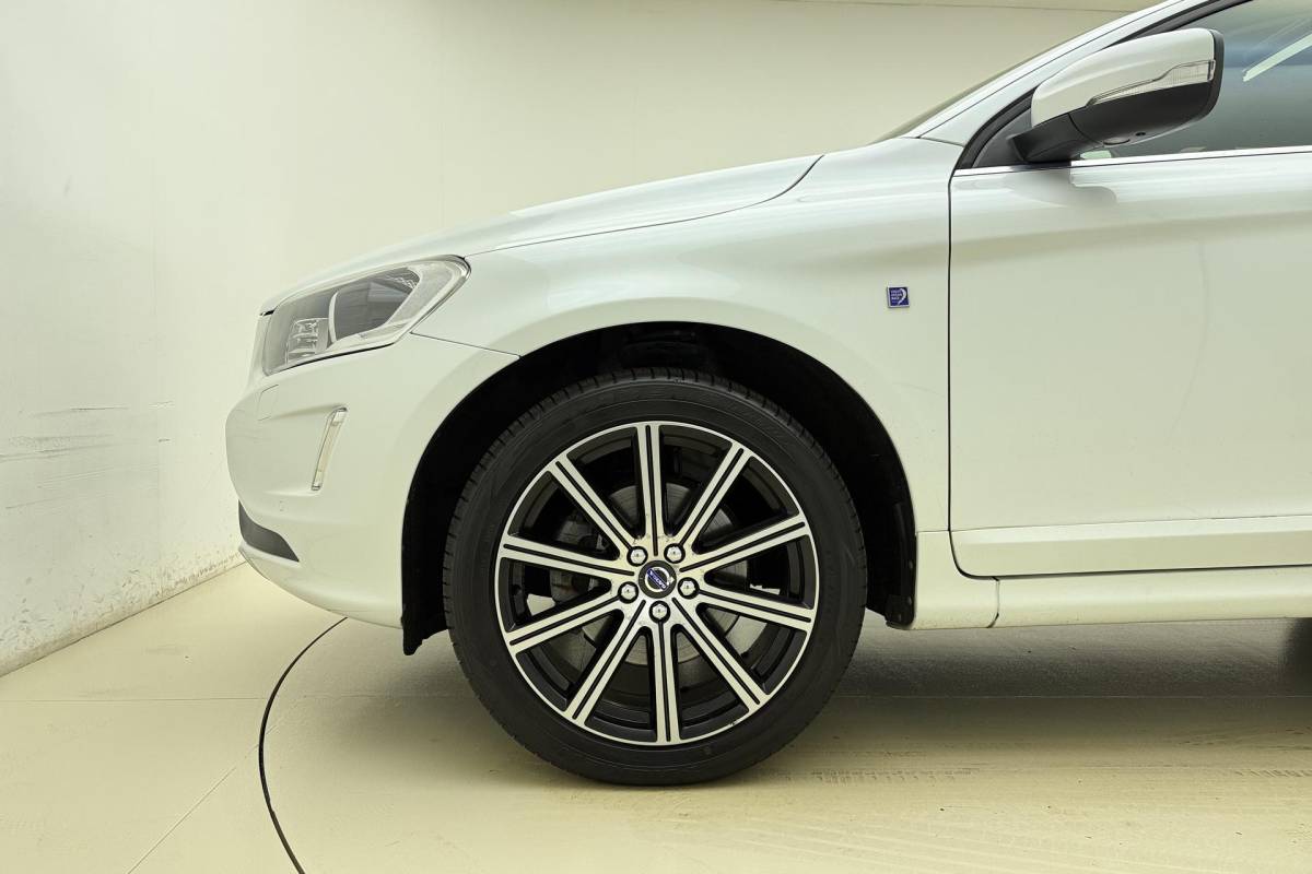 Volvo XC60 Volvo XC60 2.0 T5 FWD Ocean Race 245pk | Panorama dak | Elektrische stoelen | Verwarmde voorruit | Stoelverwarming | Handsfree kofferklep | Camera | Lederen bekleding | Afneembare trekhaak | 1.600kg trekgewicht | NL auto