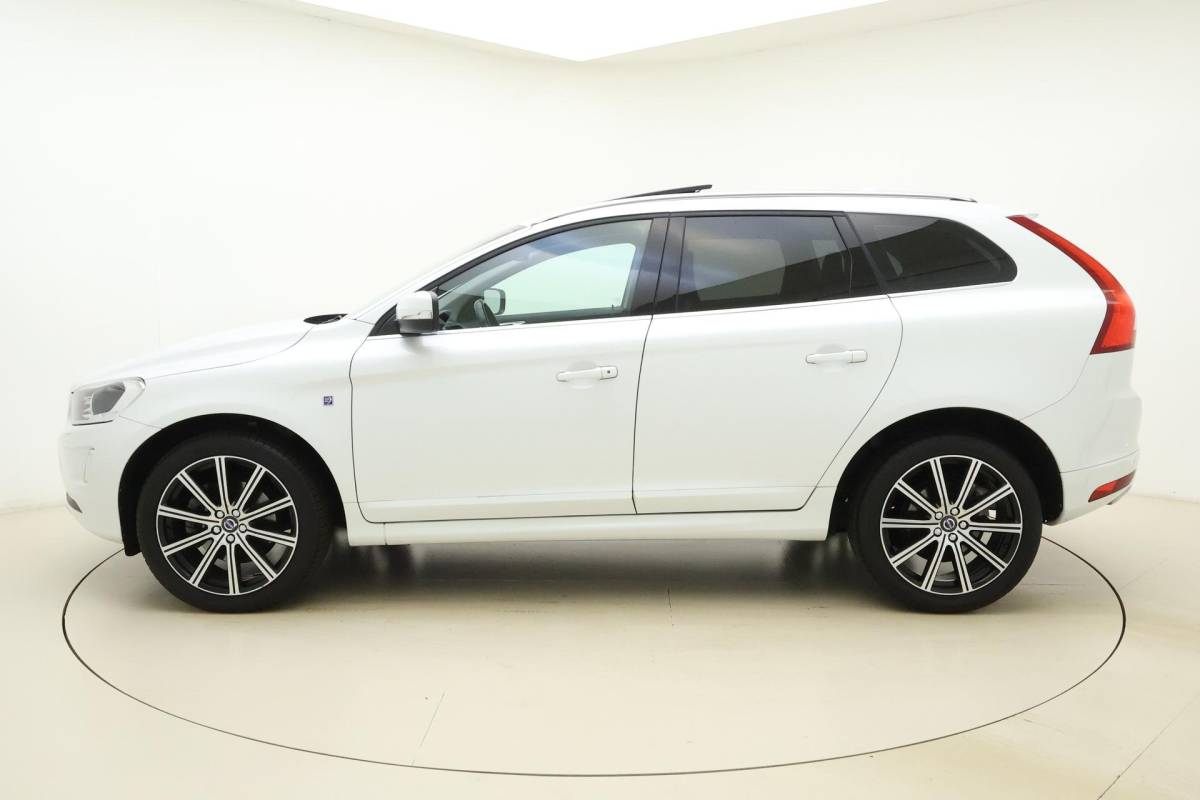 Volvo XC60 Volvo XC60 2.0 T5 FWD Ocean Race 245pk | Panorama dak | Elektrische stoelen | Verwarmde voorruit | Stoelverwarming | Handsfree kofferklep | Camera | Lederen bekleding | Afneembare trekhaak | 1.600kg trekgewicht | NL auto