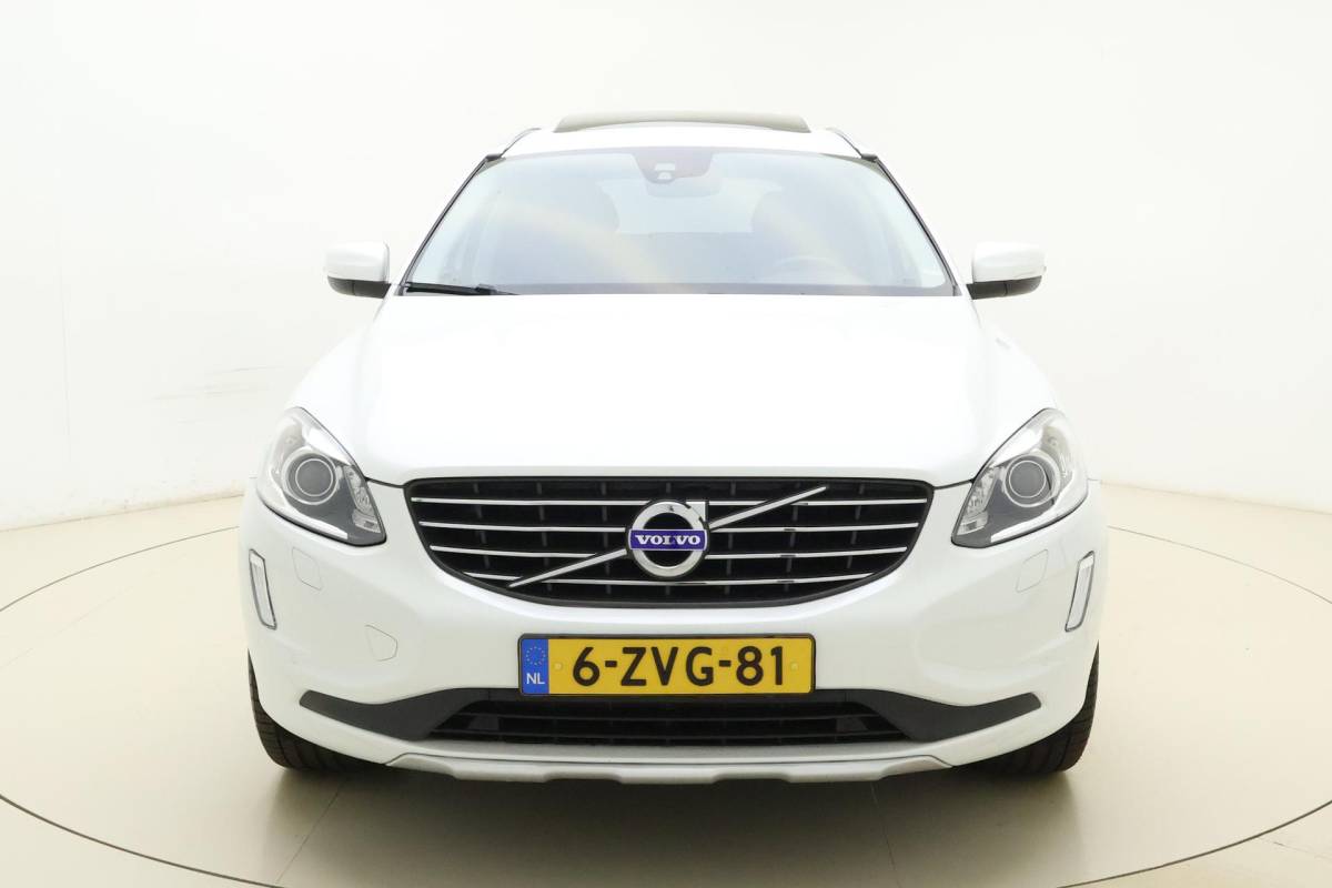 Volvo XC60 Volvo XC60 2.0 T5 FWD Ocean Race 245pk | Panorama dak | Elektrische stoelen | Verwarmde voorruit | Stoelverwarming | Handsfree kofferklep | Camera | Lederen bekleding | Afneembare trekhaak | 1.600kg trekgewicht | NL auto
