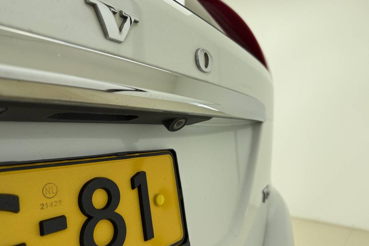 Volvo XC60 Volvo XC60 2.0 T5 FWD Ocean Race 245pk | Panorama dak | Elektrische stoelen | Verwarmde voorruit | Stoelverwarming | Handsfree kofferklep | Camera | Lederen bekleding | Afneembare trekhaak | 1.600kg trekgewicht | NL auto