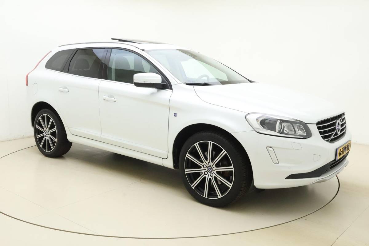 Volvo XC60 Volvo XC60 2.0 T5 FWD Ocean Race 245pk | Panorama dak | Elektrische stoelen | Verwarmde voorruit | Stoelverwarming | Handsfree kofferklep | Camera | Lederen bekleding | Afneembare trekhaak | 1.600kg trekgewicht | NL auto