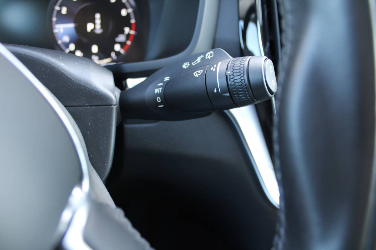 Volvo V60 Volvo V60 B3 164PK Automaat Momentum Advantage | Trekhaak | Camera + PDC | Pilot Assist | Getint glas | Verw. Stoel- & stuurwiel |