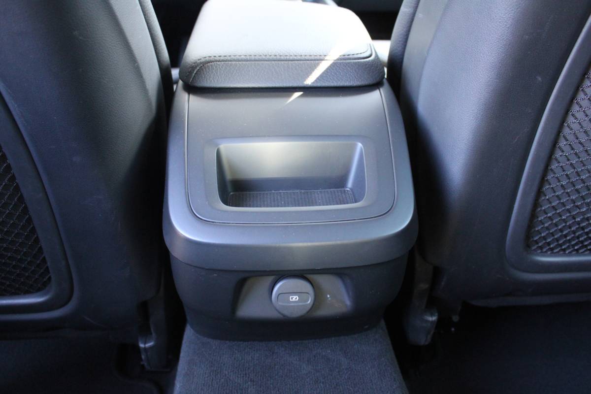 Volvo V60 Volvo V60 B3 164PK Automaat Momentum Advantage | Trekhaak | Camera + PDC | Pilot Assist | Getint glas | Verw. Stoel- & stuurwiel |