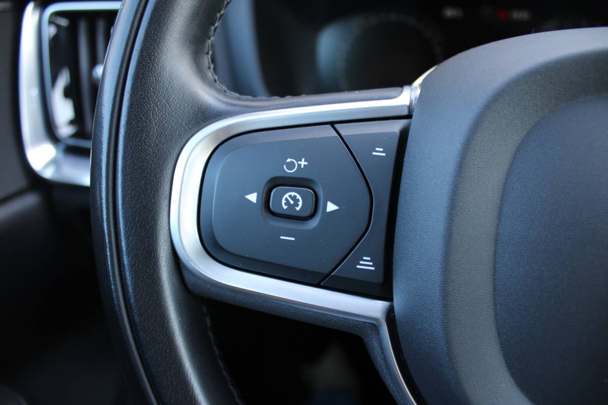 Volvo V60 Volvo V60 B3 164PK Automaat Momentum Advantage | Trekhaak | Camera + PDC | Pilot Assist | Getint glas | Verw. Stoel- & stuurwiel |