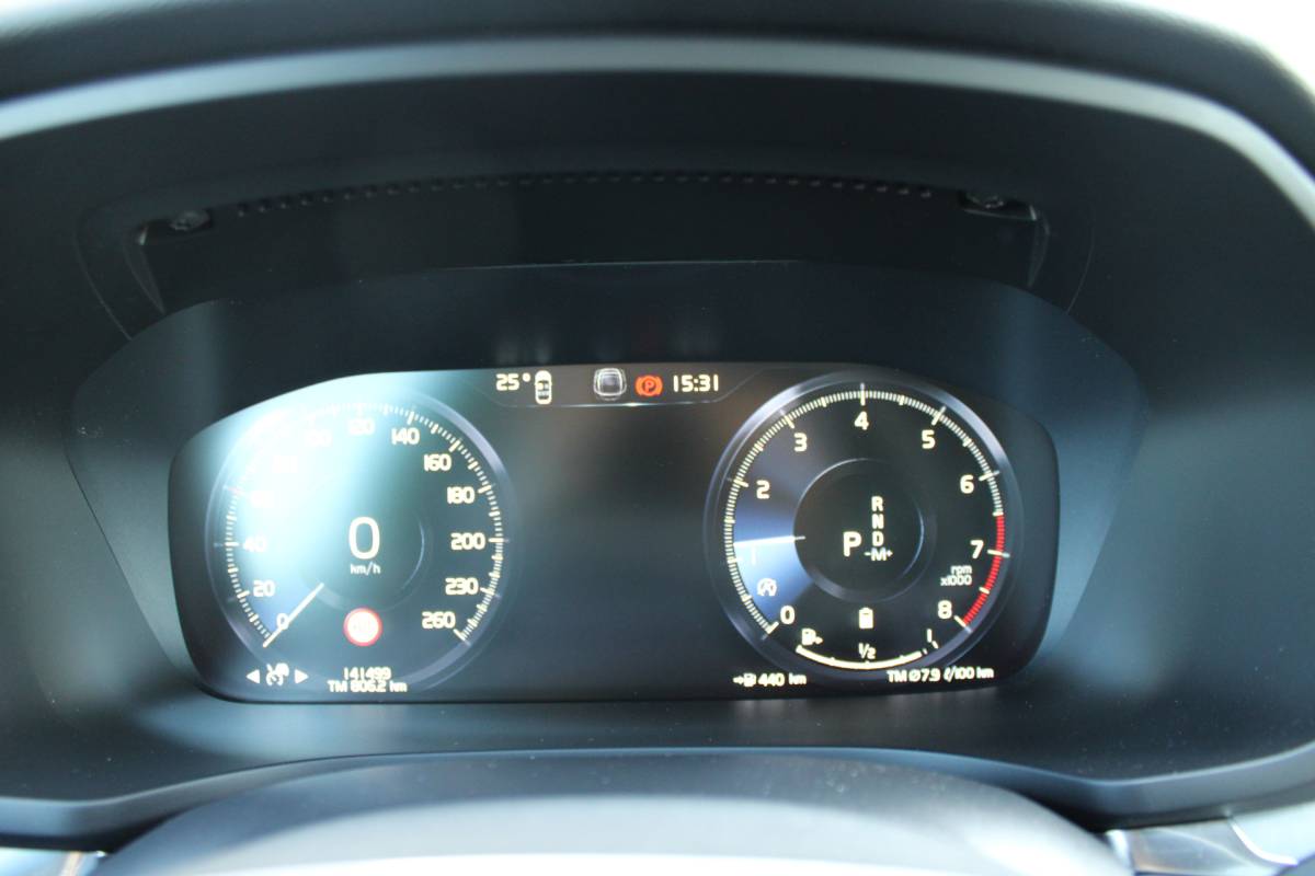 Volvo V60 Volvo V60 B3 164PK Automaat Momentum Advantage | Trekhaak | Camera + PDC | Pilot Assist | Getint glas | Verw. Stoel- & stuurwiel |