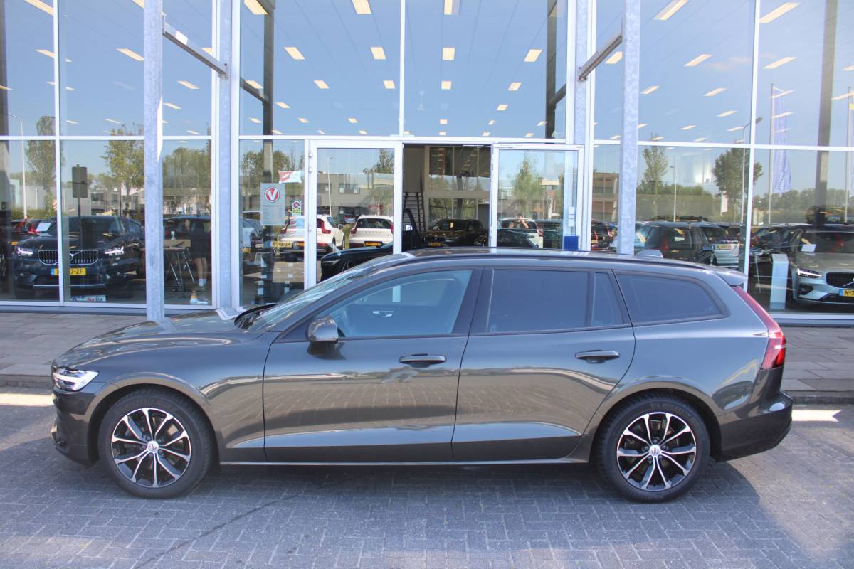 Volvo V60 Volvo V60 B3 164PK Automaat Momentum Advantage | Trekhaak | Camera + PDC | Pilot Assist | Getint glas | Verw. Stoel- & stuurwiel |