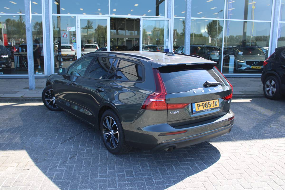 Volvo V60 Volvo V60 B3 164PK Automaat Momentum Advantage | Trekhaak | Camera + PDC | Pilot Assist | Getint glas | Verw. Stoel- & stuurwiel |