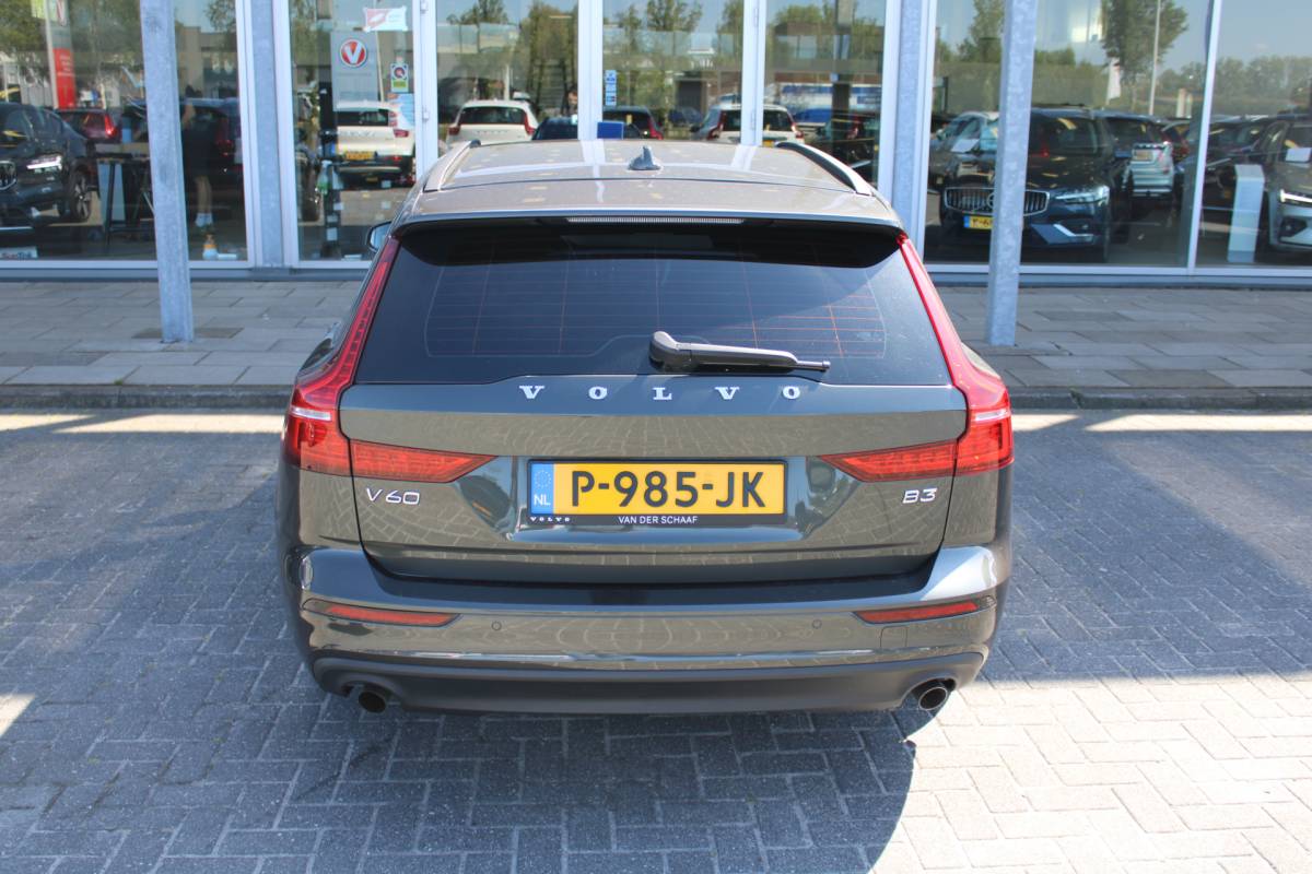 Volvo V60 Volvo V60 B3 164PK Automaat Momentum Advantage | Trekhaak | Camera + PDC | Pilot Assist | Getint glas | Verw. Stoel- & stuurwiel |