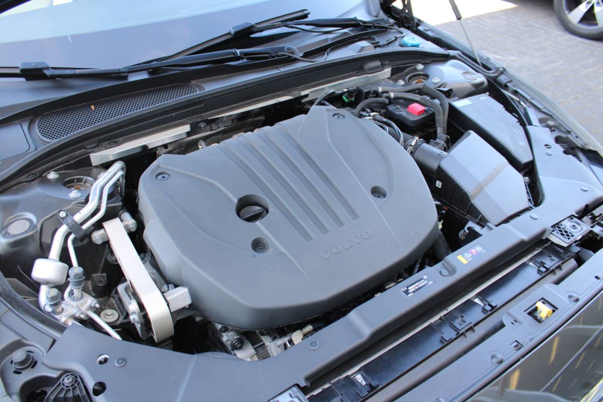 Volvo V60 Volvo V60 B3 164PK Automaat Momentum Advantage | Trekhaak | Camera + PDC | Pilot Assist | Getint glas | Verw. Stoel- & stuurwiel |
