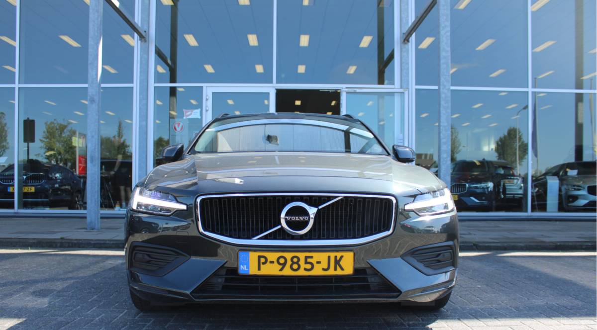 Volvo V60 Volvo V60 B3 164PK Automaat Momentum Advantage | Trekhaak | Camera + PDC | Pilot Assist | Getint glas | Verw. Stoel- & stuurwiel |