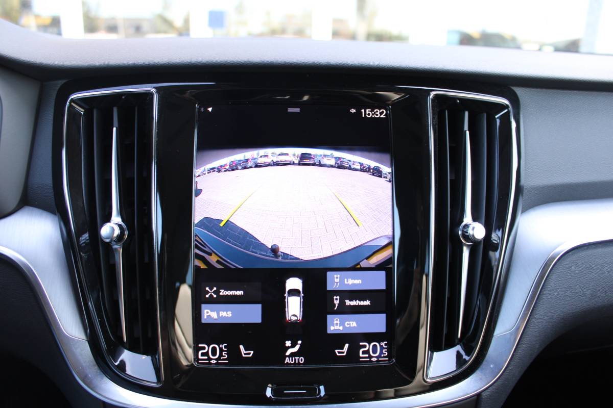 Volvo V60 Volvo V60 B3 164PK Automaat Momentum Advantage | Trekhaak | Camera + PDC | Pilot Assist | Getint glas | Verw. Stoel- & stuurwiel |