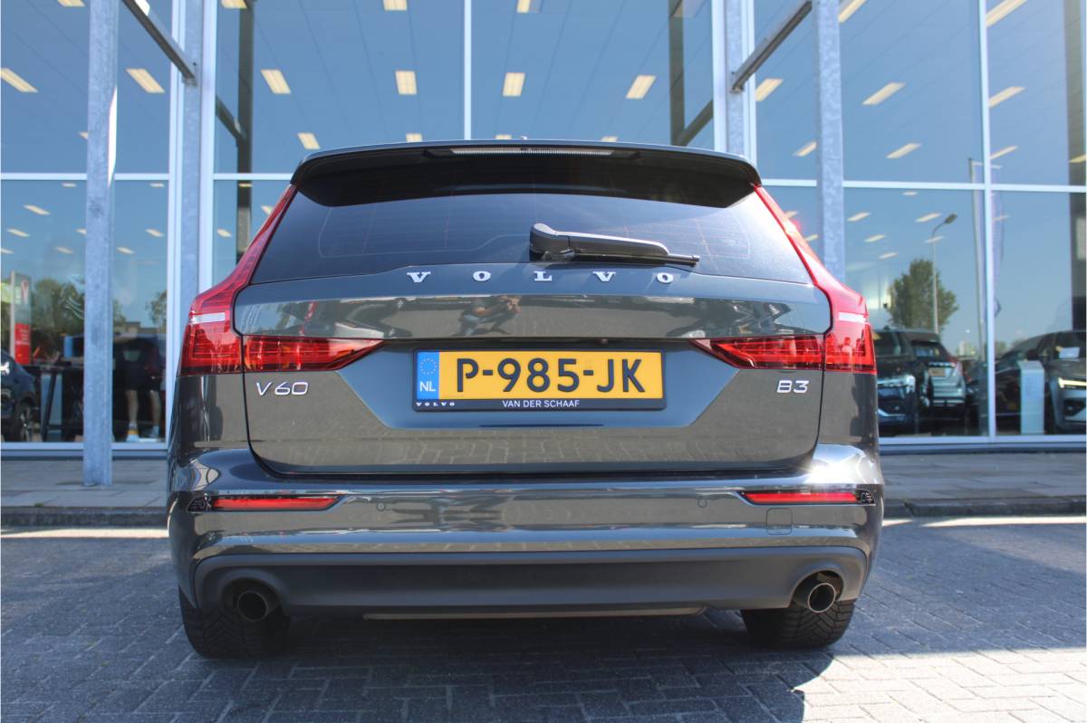 Volvo V60 Volvo V60 B3 164PK Automaat Momentum Advantage | Trekhaak | Camera + PDC | Pilot Assist | Getint glas | Verw. Stoel- & stuurwiel |