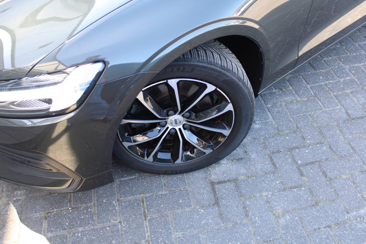 Volvo V60 Volvo V60 B3 164PK Automaat Momentum Advantage | Trekhaak | Camera + PDC | Pilot Assist | Getint glas | Verw. Stoel- & stuurwiel |