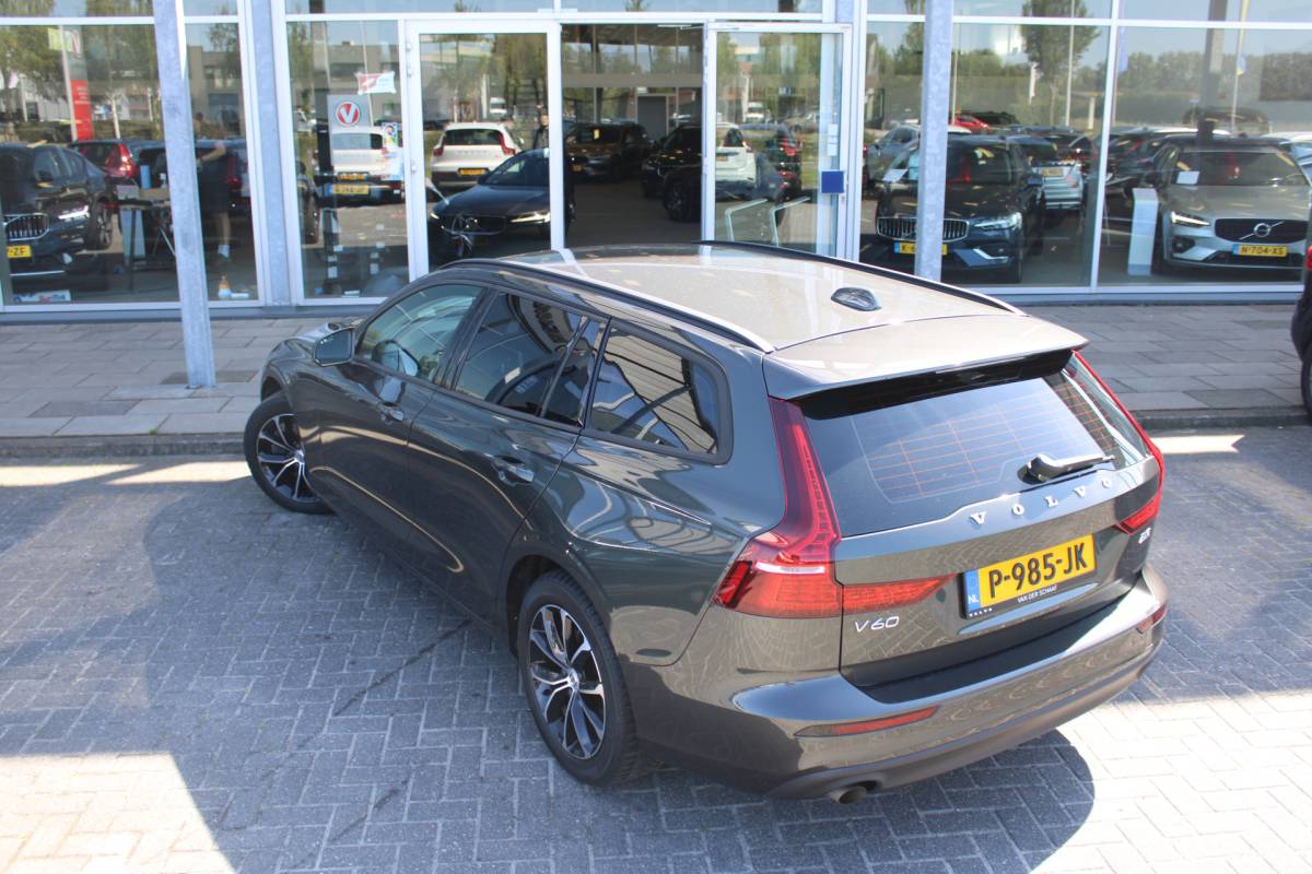 Volvo V60 Volvo V60 B3 164PK Automaat Momentum Advantage | Trekhaak | Camera + PDC | Pilot Assist | Getint glas | Verw. Stoel- & stuurwiel |