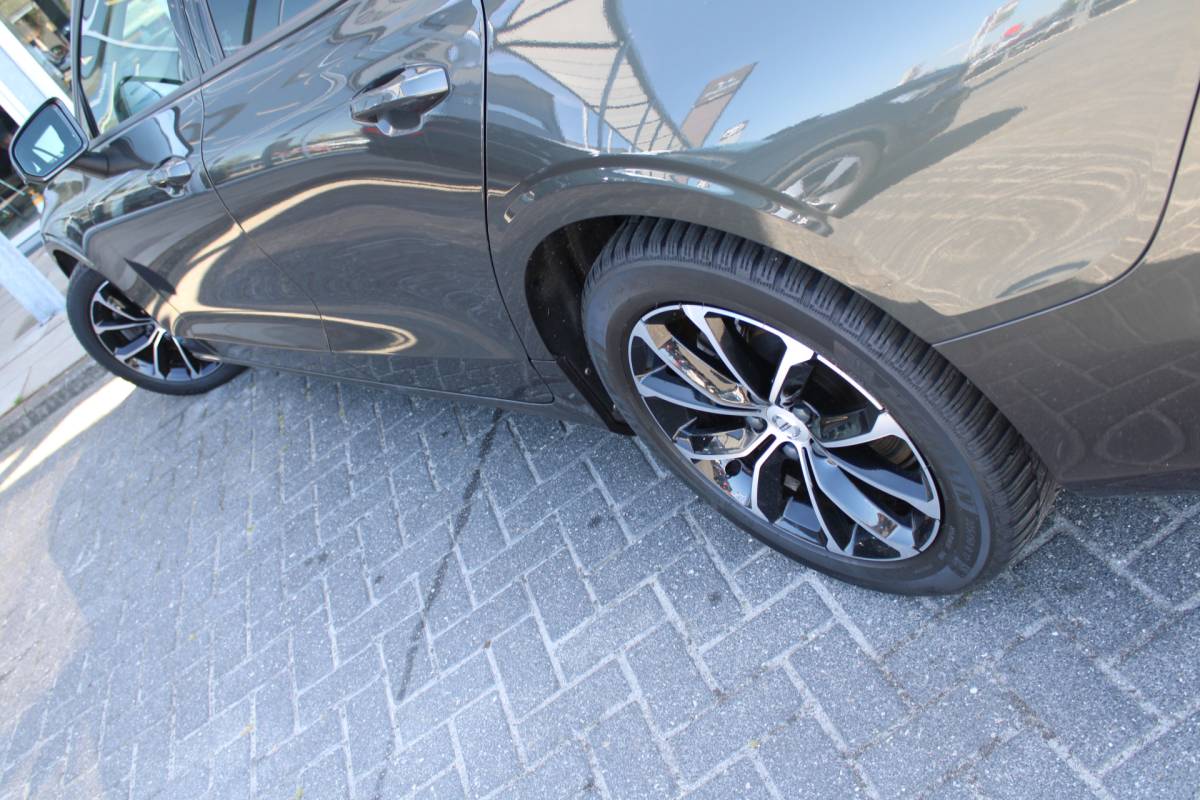 Volvo V60 Volvo V60 B3 164PK Automaat Momentum Advantage | Trekhaak | Camera + PDC | Pilot Assist | Getint glas | Verw. Stoel- & stuurwiel |