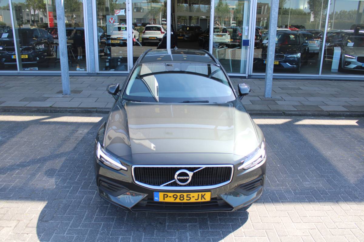 Volvo V60 Volvo V60 B3 164PK Automaat Momentum Advantage | Trekhaak | Camera + PDC | Pilot Assist | Getint glas | Verw. Stoel- & stuurwiel |