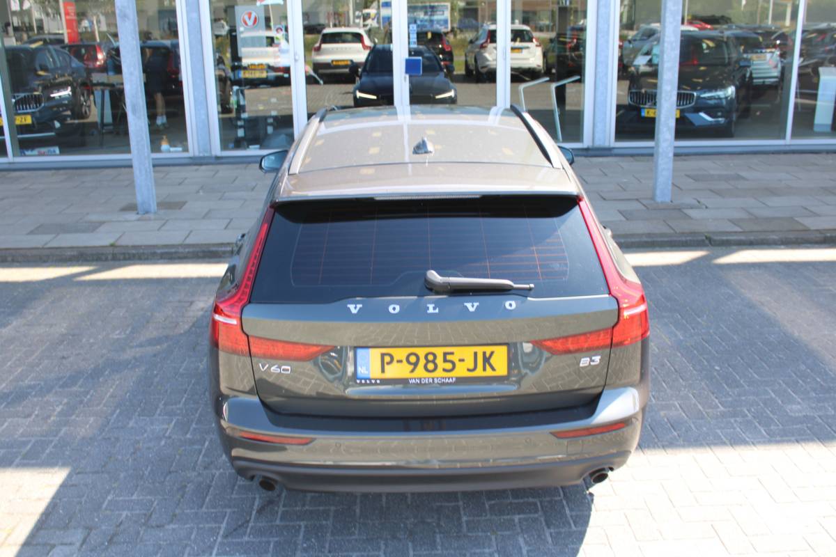 Volvo V60 Volvo V60 B3 164PK Automaat Momentum Advantage | Trekhaak | Camera + PDC | Pilot Assist | Getint glas | Verw. Stoel- & stuurwiel |
