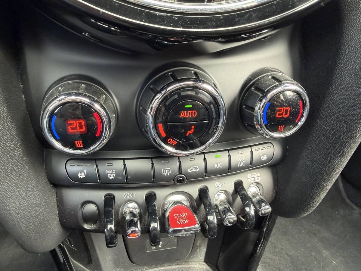 MINI 3-Deurs MINI 3-Deurs 1.5 Cooper John Cooper Works | Panoramadak | Camera | Harmon Kardon | DAB |