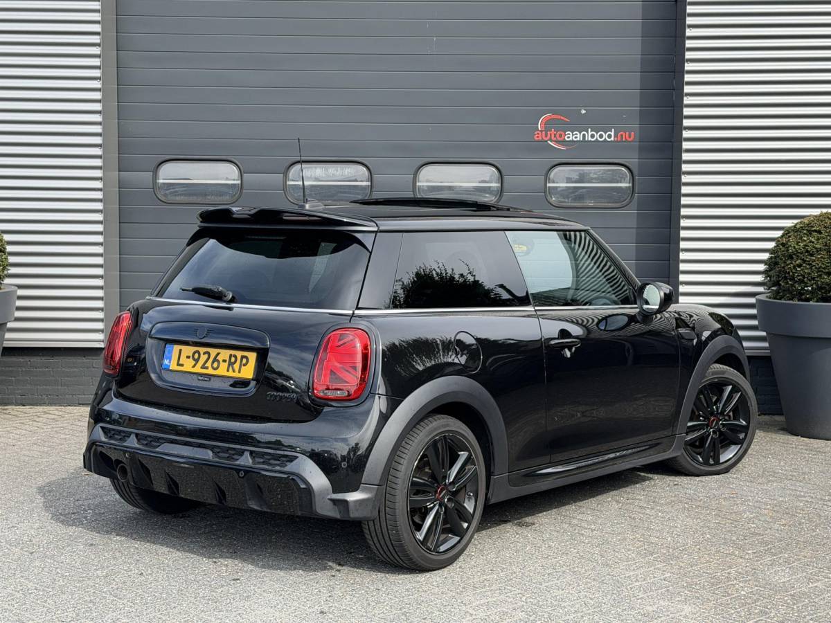 MINI 3-Deurs MINI 3-Deurs 1.5 Cooper John Cooper Works | Panoramadak | Camera | Harmon Kardon | DAB |