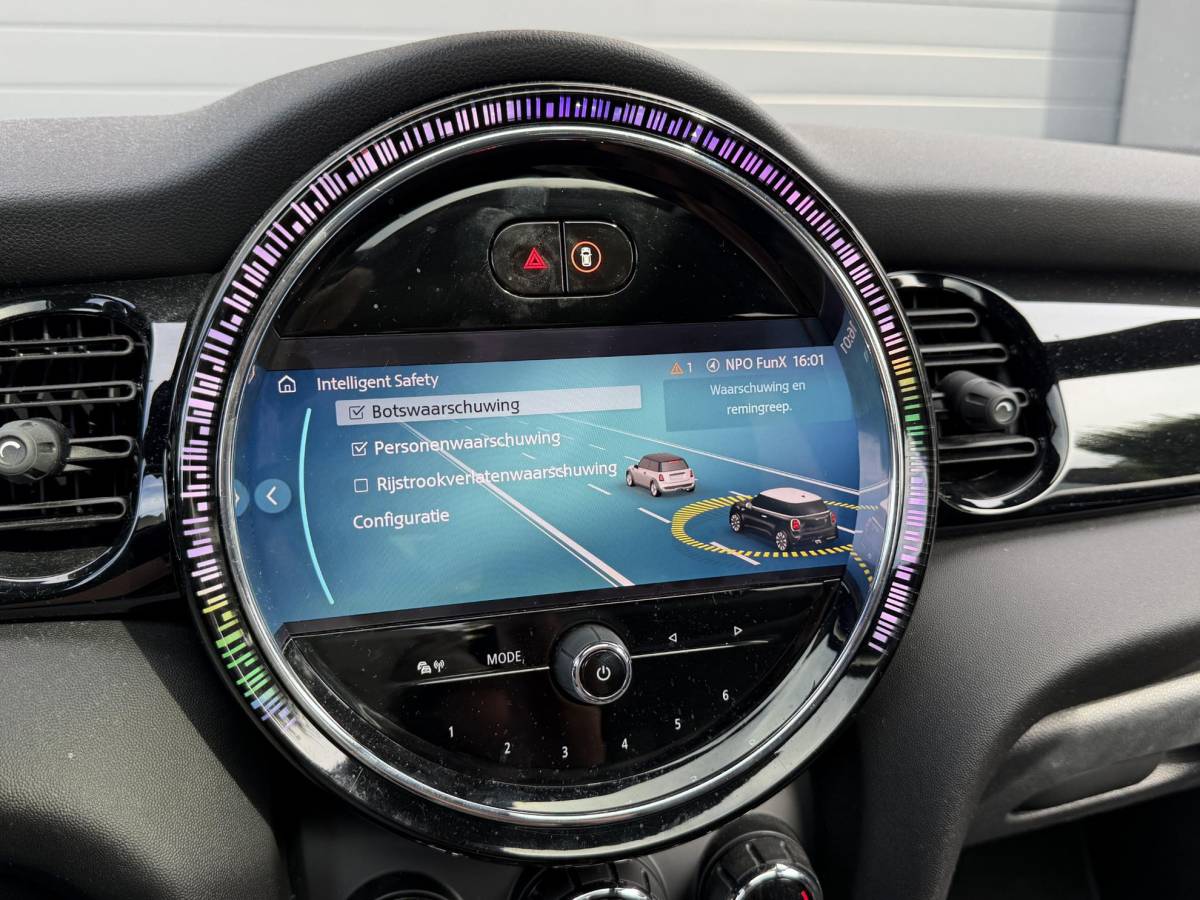MINI 3-Deurs MINI 3-Deurs 1.5 Cooper John Cooper Works | Panoramadak | Camera | Harmon Kardon | DAB |