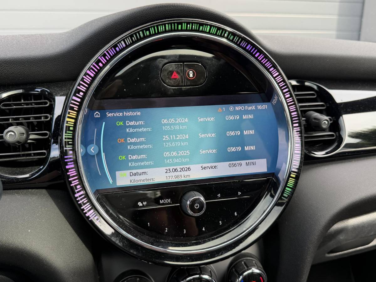 MINI 3-Deurs MINI 3-Deurs 1.5 Cooper John Cooper Works | Panoramadak | Camera | Harmon Kardon | DAB |