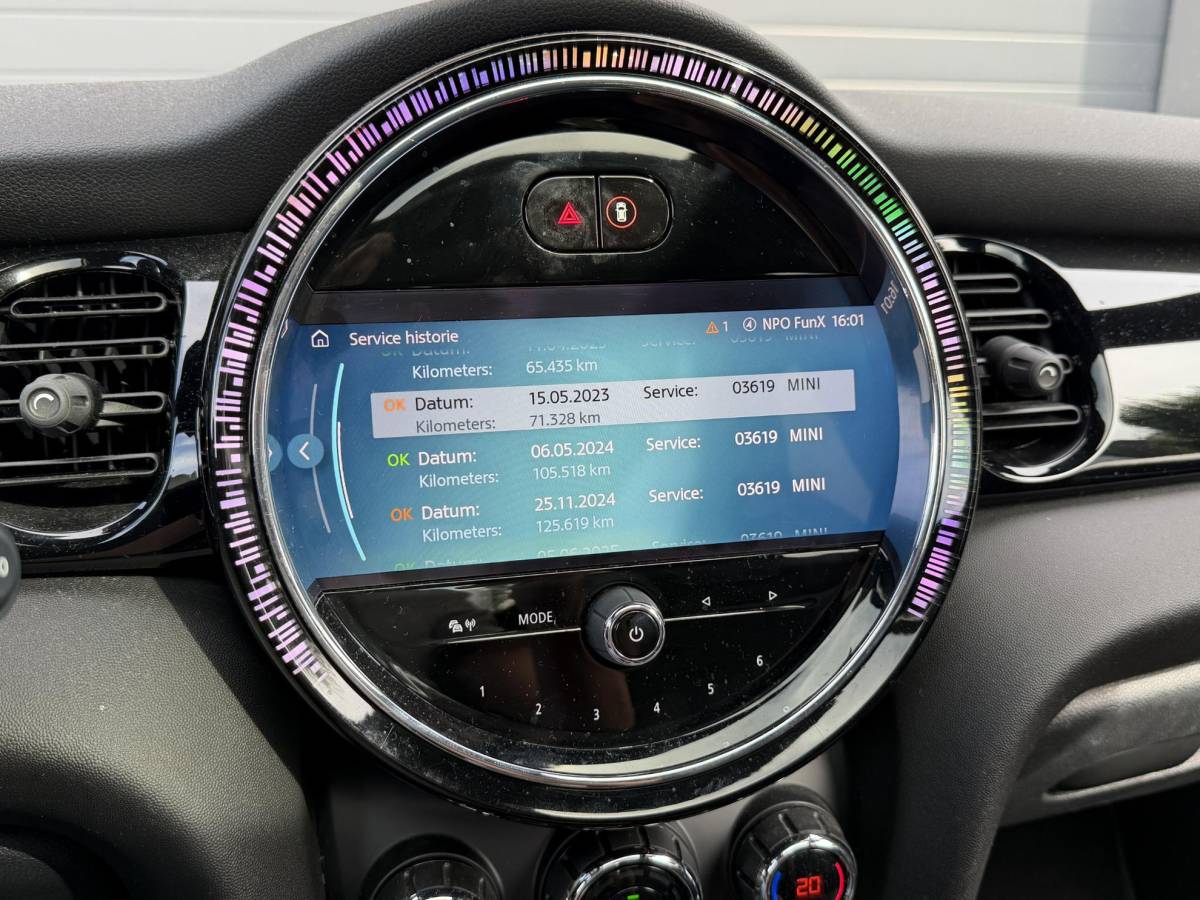 MINI 3-Deurs MINI 3-Deurs 1.5 Cooper John Cooper Works | Panoramadak | Camera | Harmon Kardon | DAB |