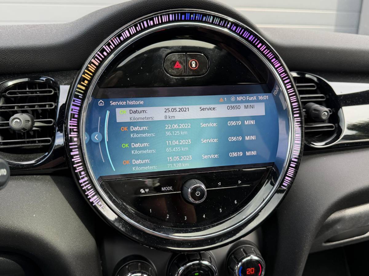 MINI 3-Deurs MINI 3-Deurs 1.5 Cooper John Cooper Works | Panoramadak | Camera | Harmon Kardon | DAB |