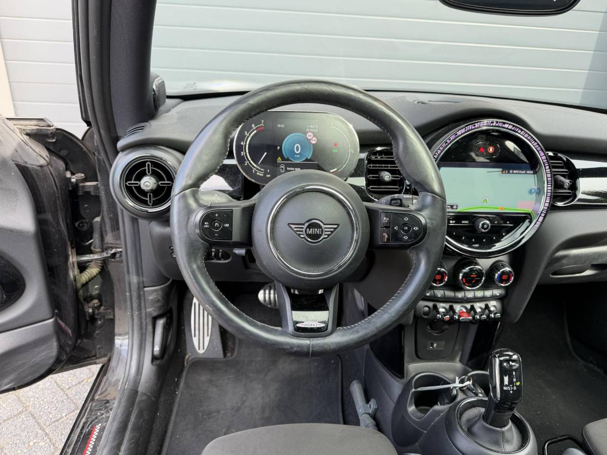 MINI 3-Deurs MINI 3-Deurs 1.5 Cooper John Cooper Works | Panoramadak | Camera | Harmon Kardon | DAB |