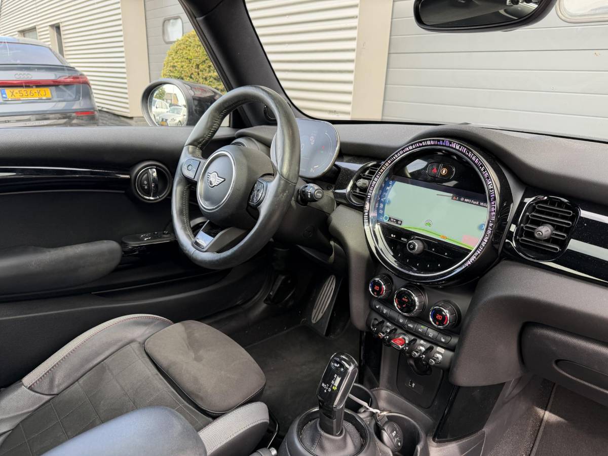 MINI 3-Deurs MINI 3-Deurs 1.5 Cooper John Cooper Works | Panoramadak | Camera | Harmon Kardon | DAB |