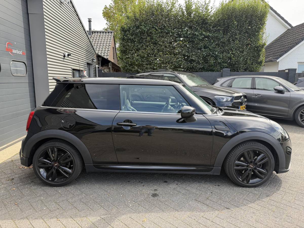 MINI 3-Deurs MINI 3-Deurs 1.5 Cooper John Cooper Works | Panoramadak | Camera | Harmon Kardon | DAB |