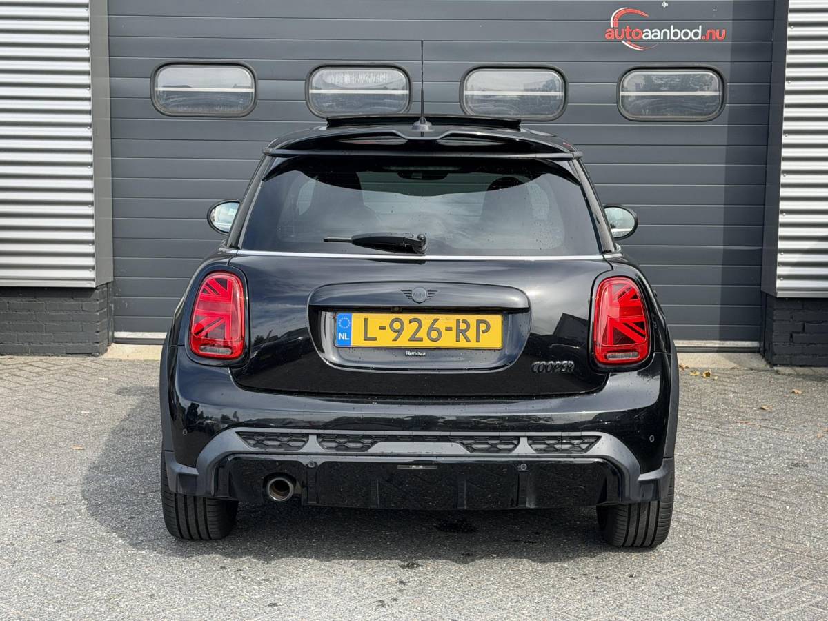 MINI 3-Deurs MINI 3-Deurs 1.5 Cooper John Cooper Works | Panoramadak | Camera | Harmon Kardon | DAB |