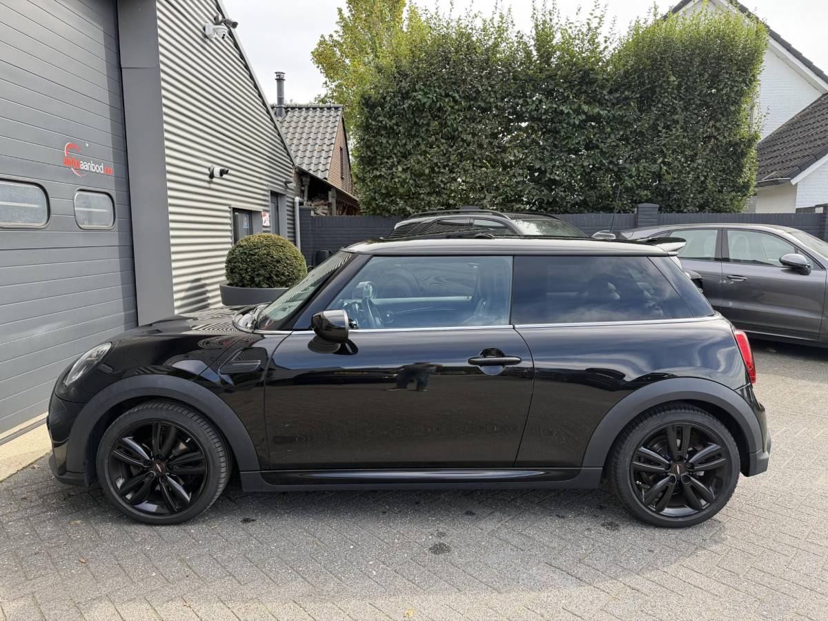 MINI 3-Deurs MINI 3-Deurs 1.5 Cooper John Cooper Works | Panoramadak | Camera | Harmon Kardon | DAB |