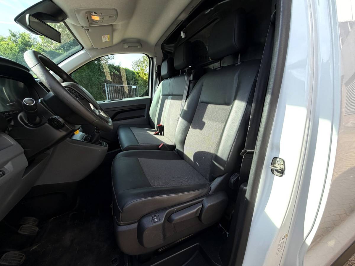 Peugeot Expert Peugeot EXPERT 1.5 BlueHDI 120 Standard Pro camera_carplay_Stoelverw