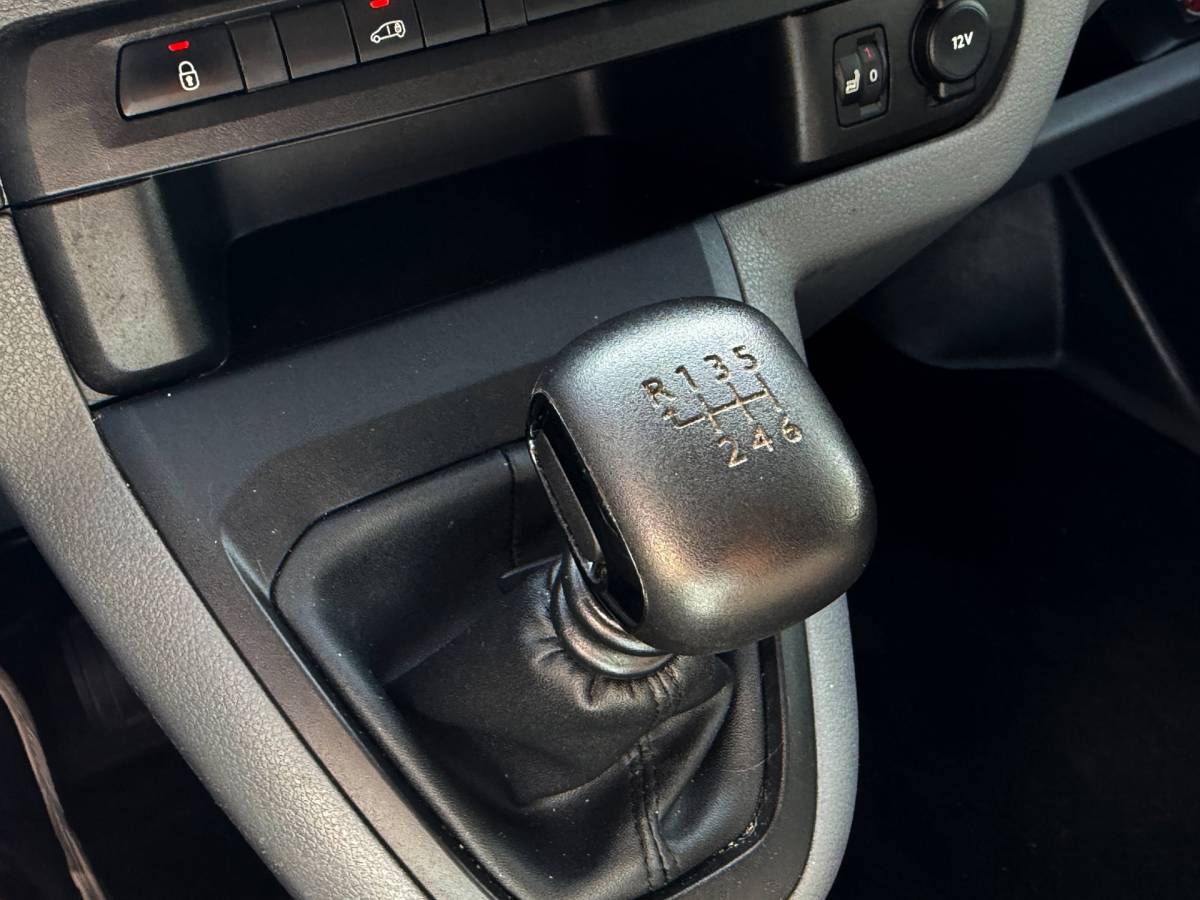 Peugeot Expert Peugeot EXPERT 1.5 BlueHDI 120 Standard Pro camera_carplay_Stoelverw