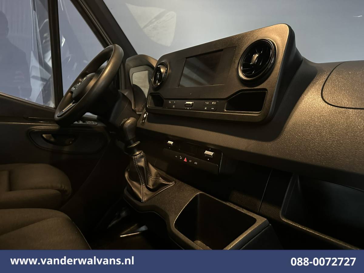 Mercedes-Benz Sprinter Mercedes-Benz Sprinter 314 CDI 143pk L2H2 Euro6 Airco | Imperiaal | Camera | Apple Carplay | LM Velgen | Cruisecontrol Android Auto, Trekhaak, Sidebars, Bumper Kit, Bijrijdersbank